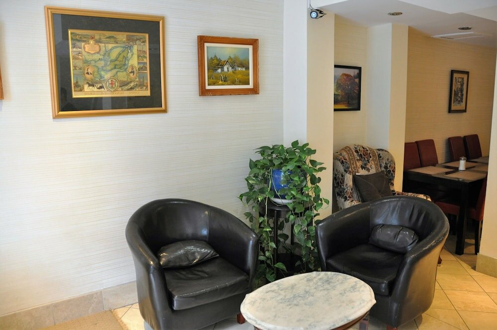 Фото Hotel Bon Accueil