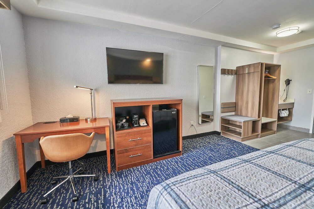 Фото Hyannis Plaza Hotel