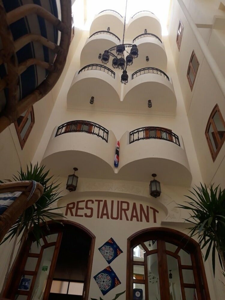 Фото Alhambra Hotel