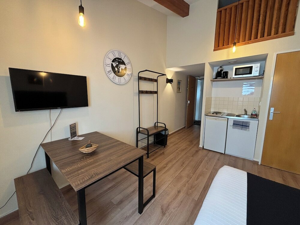 Фото Hôtel Le Valois, Cognac Centre