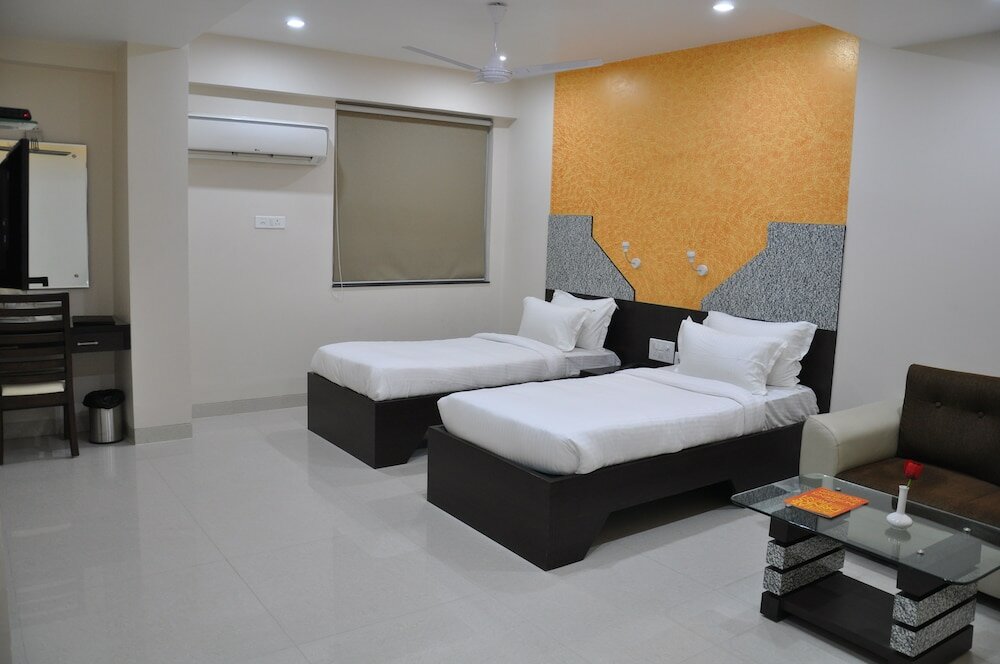 Фото Savera A Business Luxury Hotel