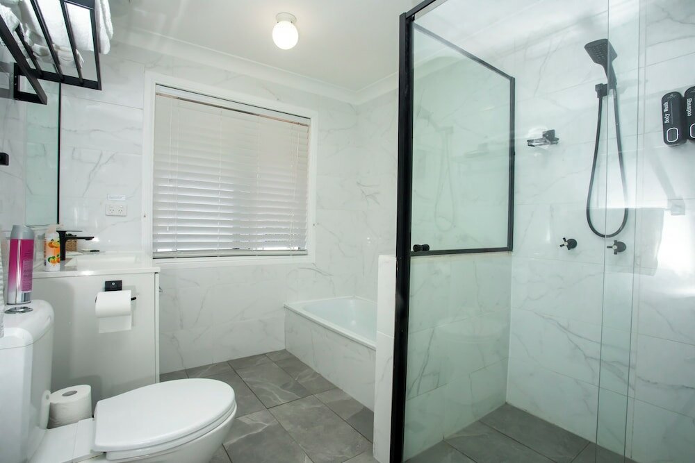 Фото Ainslie Manor B&b