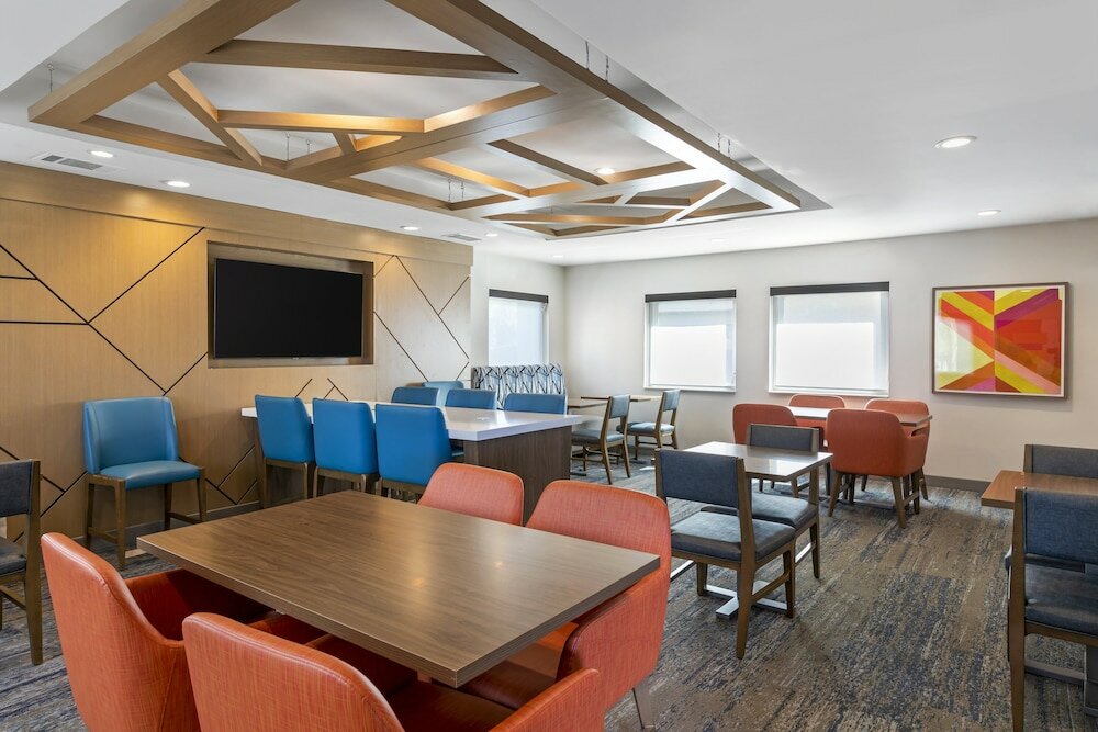 Фото Holiday Inn Express Colton-Riverside North, an Ihg Hotel