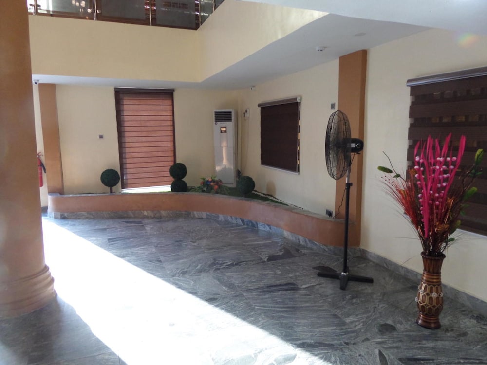 Фото X Garden Hotel & Suites