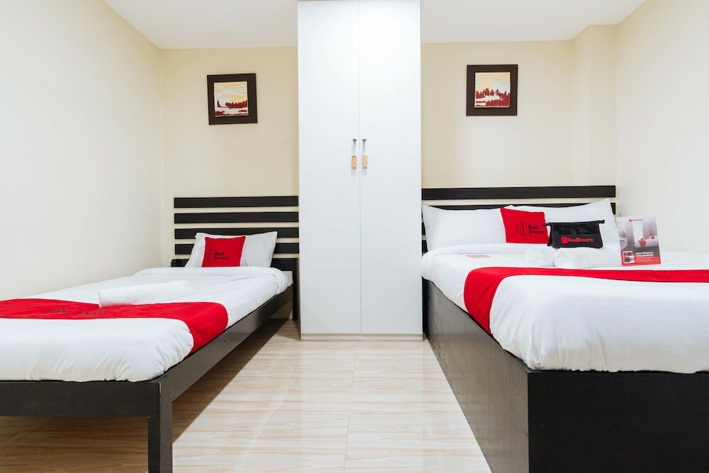 Фото RedDoorz @ University Belt Manila