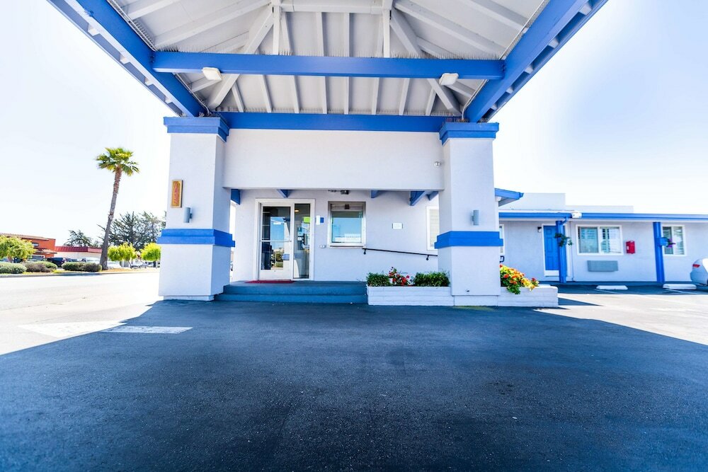 Фото SureStay Hotel by Best Western Seaside Monterey