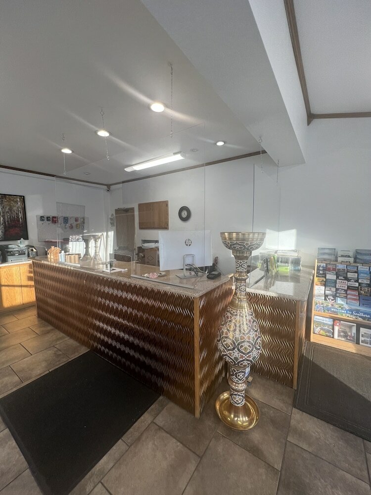 Фото Cedarwood Inn of Ashland