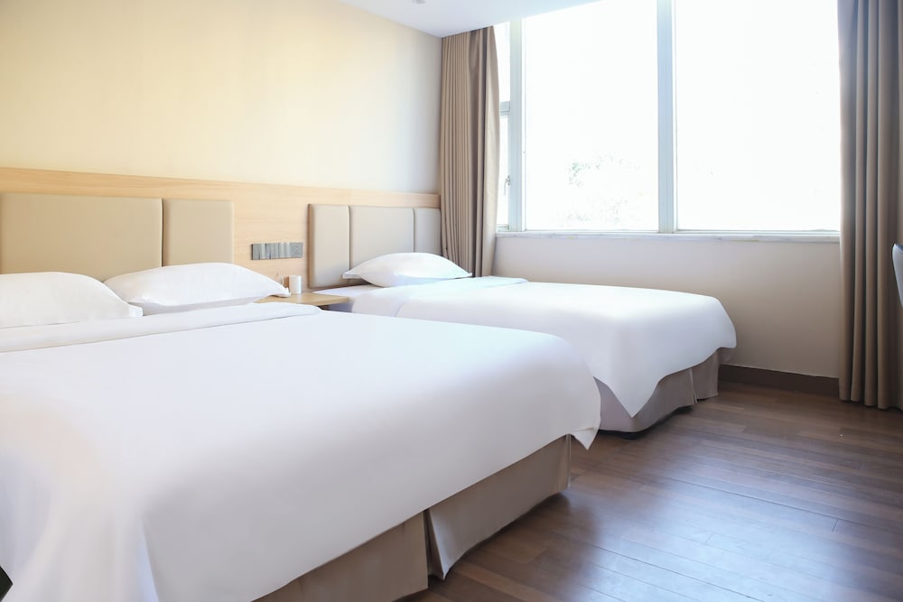 Фото Green Oasis Hotel