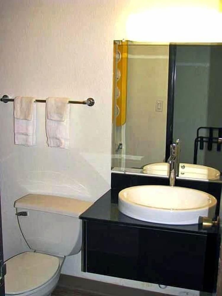 Фото Motel 6 South Haven, Ks