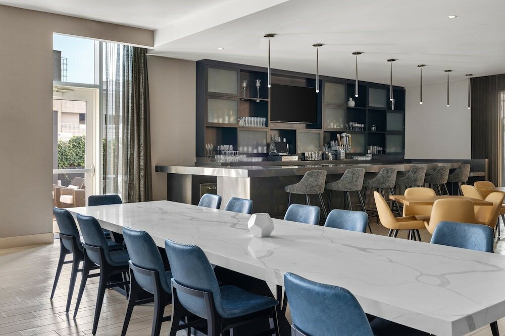 Фото Residence Inn New York The Bronx At Metro Center Atrium