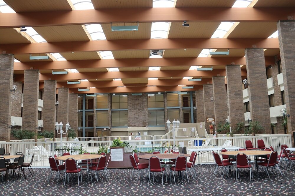 Фото Ramada Hotel & Conference Center by Wyndham Lansing