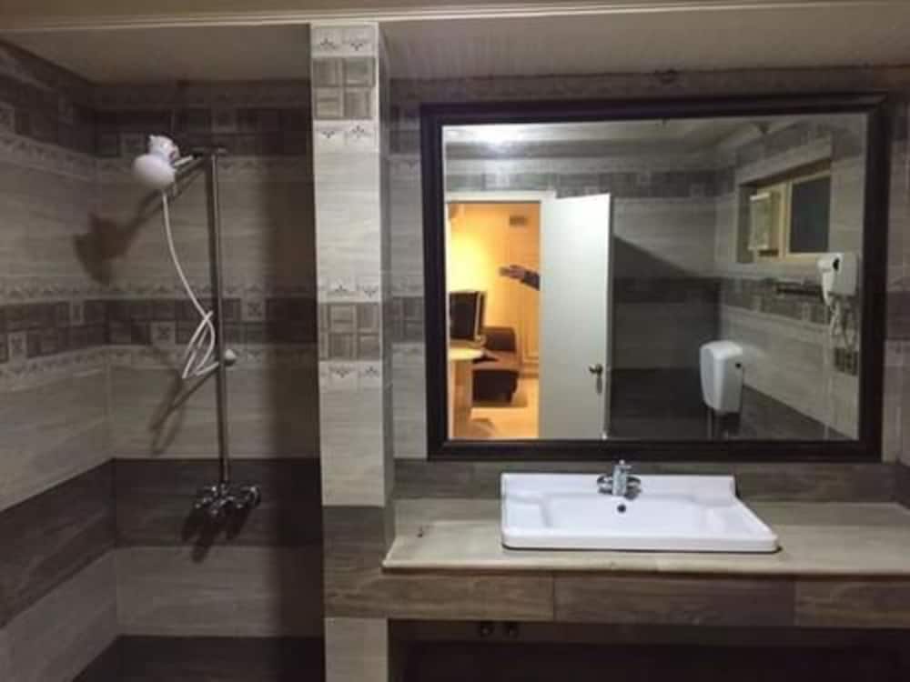 Фото Hotel Fortress Lahore