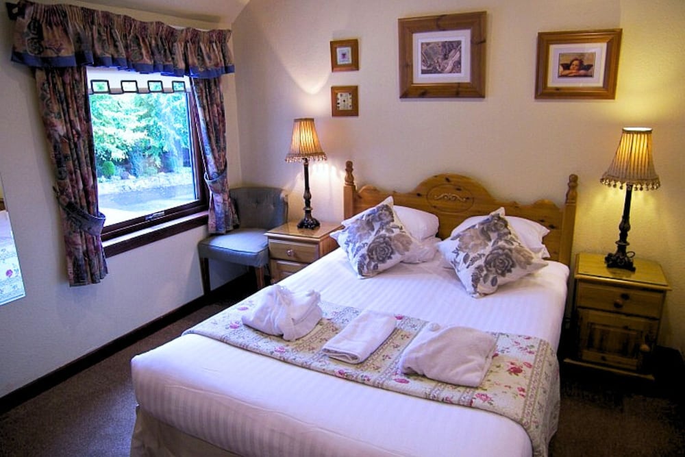 Фото Rosemount Hotel