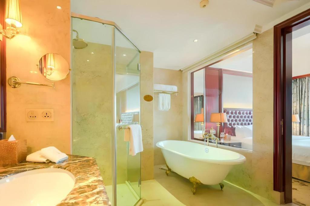 Фото King Century Hotel