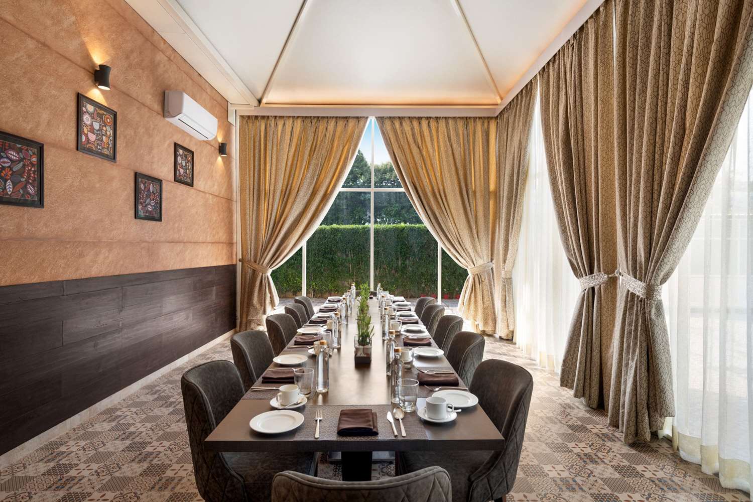 Фото Ramada by Wyndham Aligarh Gt Road