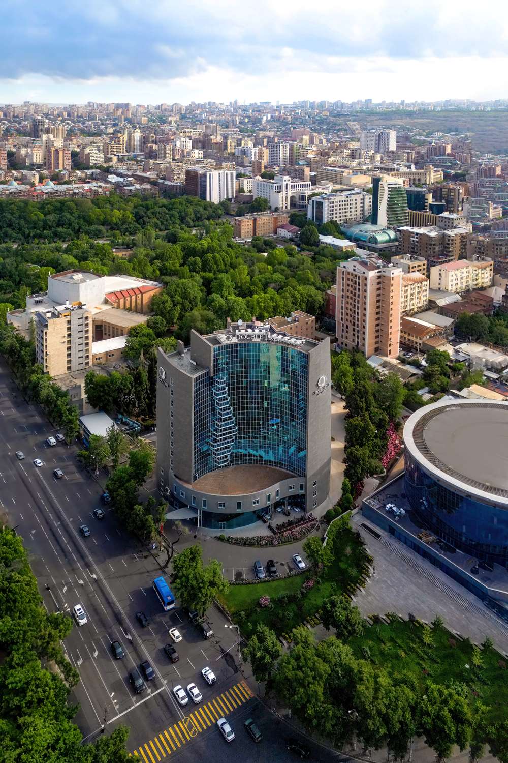 Фото DoubleTree by Hilton Hotel Yerevan City Centre