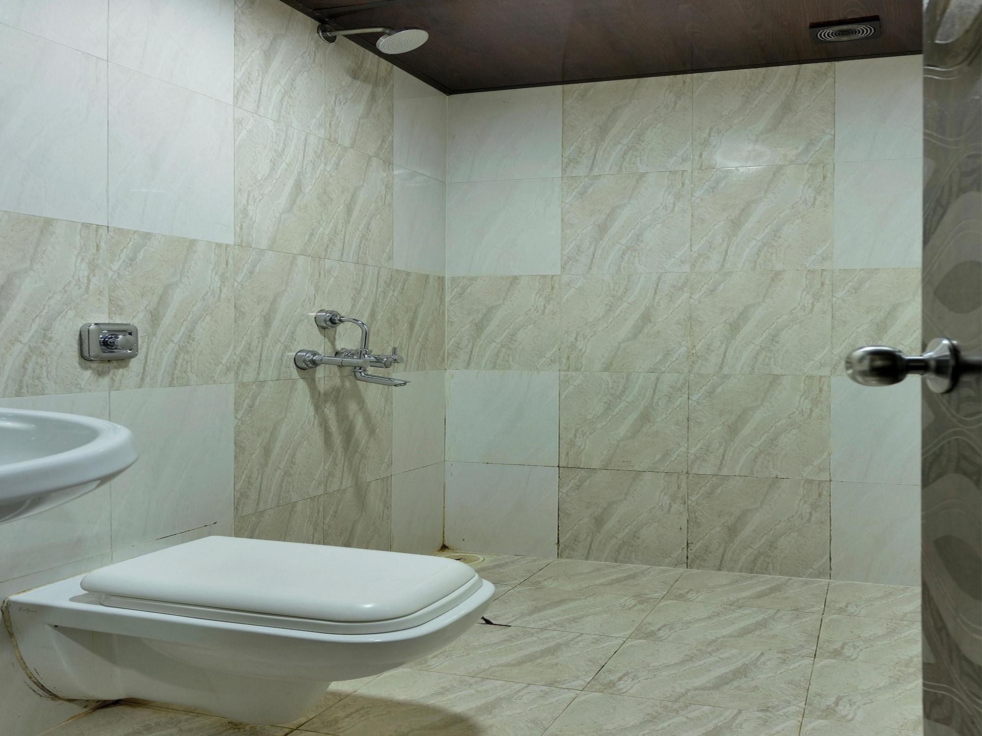 Фото FabHotel Adore Inn