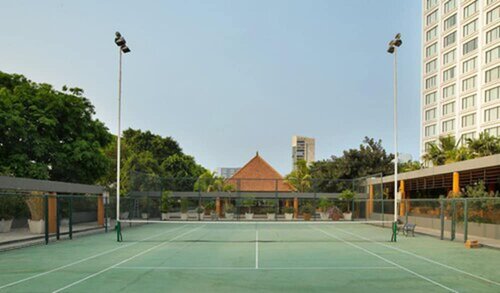 Внешний вид отеля Bumi Surabaya City Resort в Сурабой, фото 5