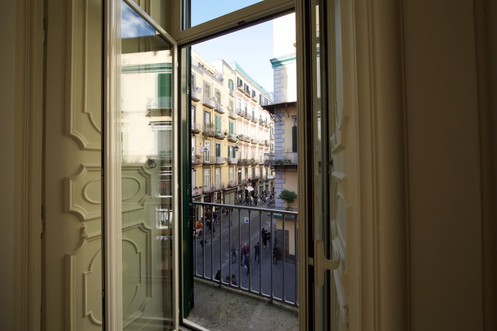 Фото Napoli Class Luxury Rooms & Suites