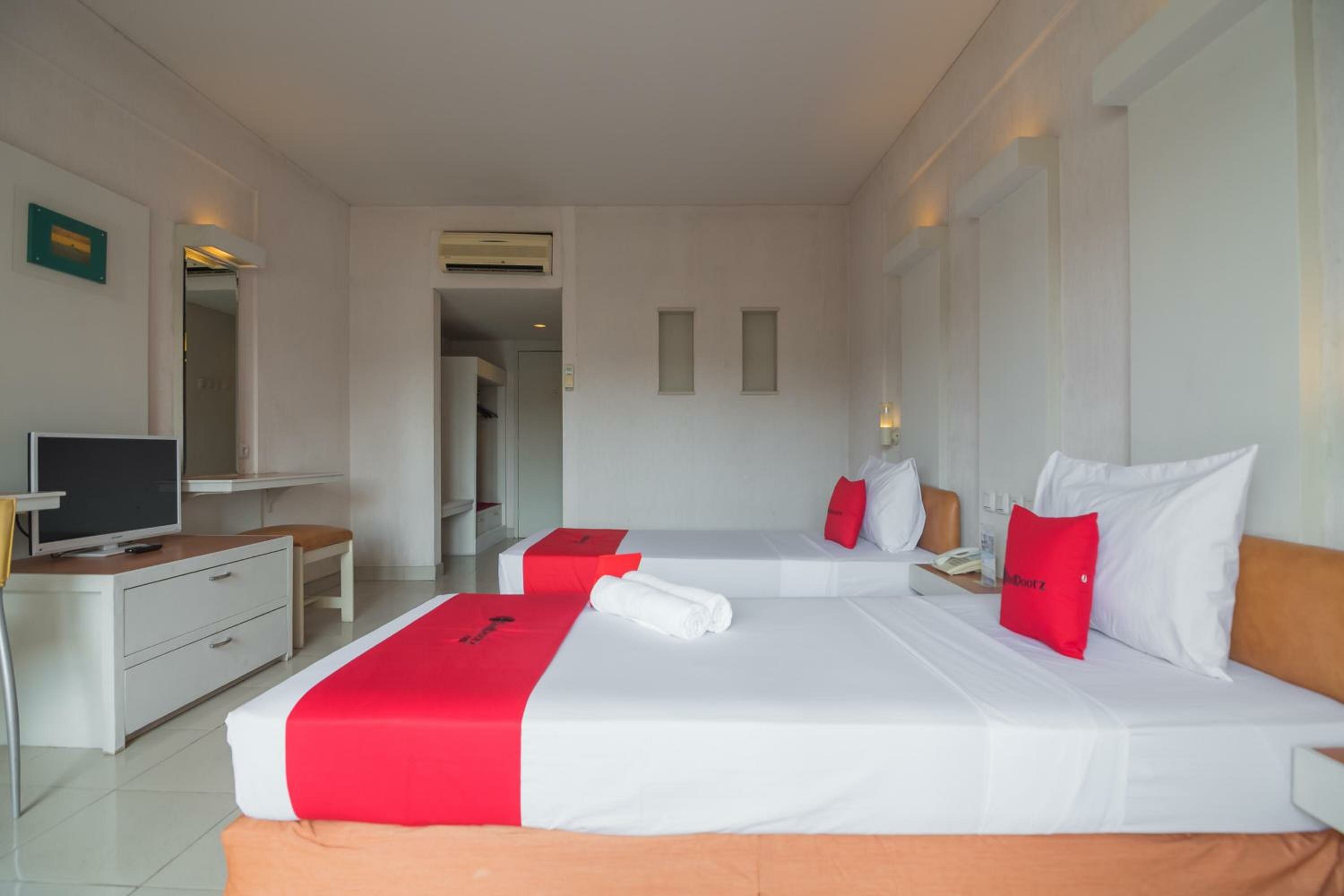 Фото RedDoorz near Kampung Gajah