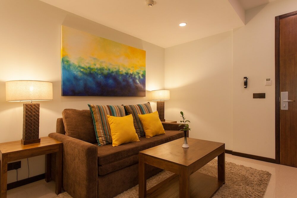 Фото The Somerset Hotel