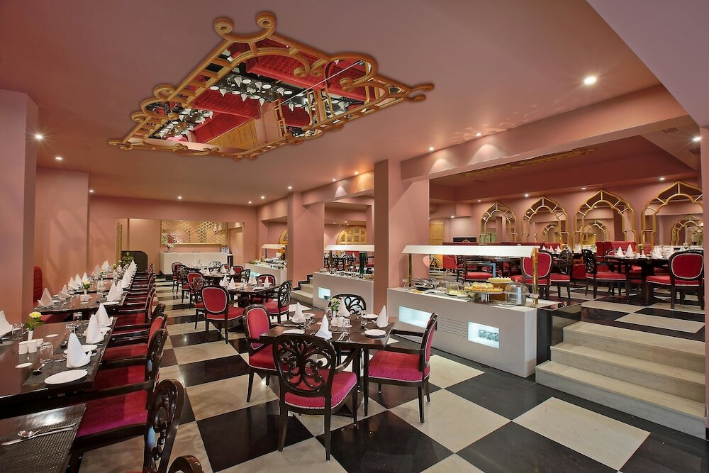 Фото Hotel Clarks Shiraz