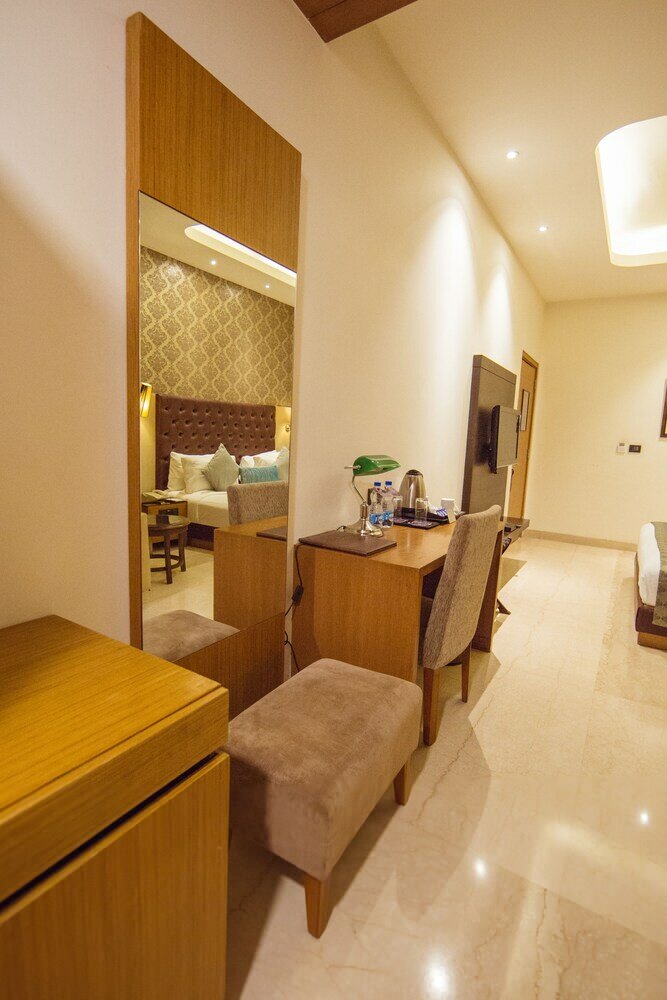 Фото The Allure Hotel R-57