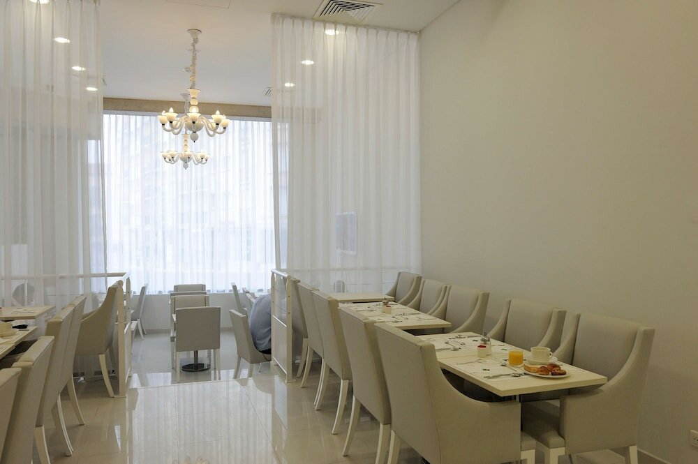 Фото Kyriad Prestige Perpignan Centre Del Mon