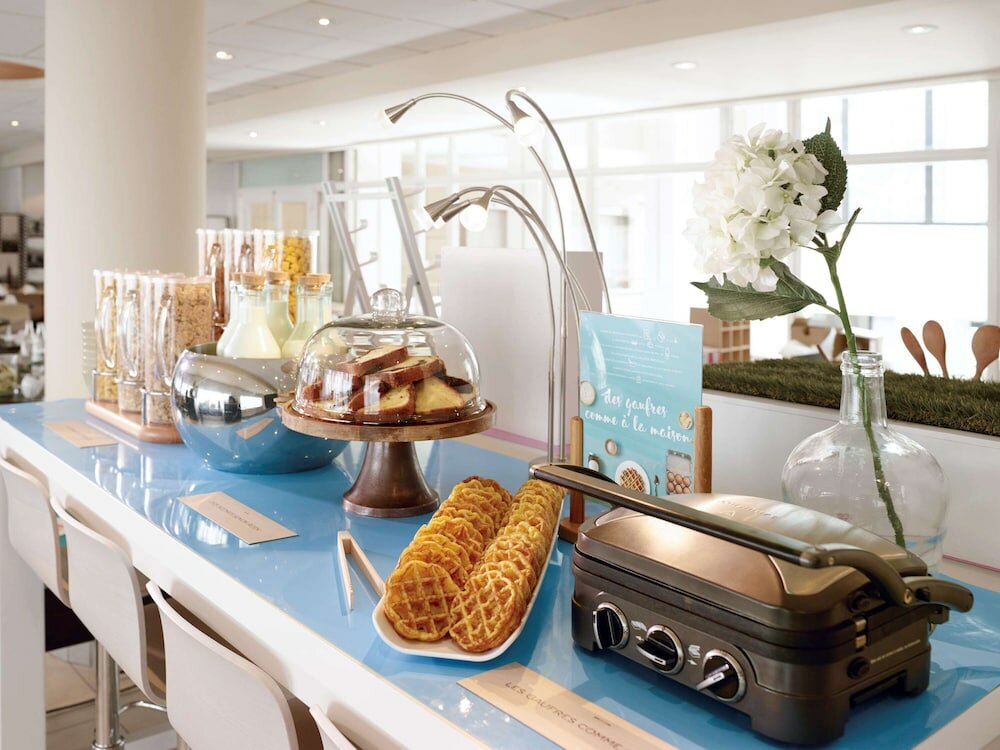 Фото Novotel Guwahati Gs Road Hotel