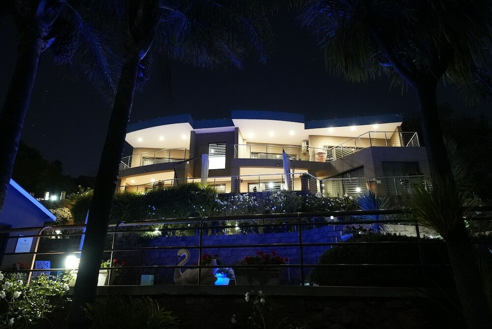 Фото Over The Moon Guesthouse