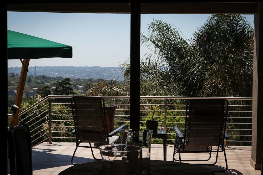 Фото Over The Moon Guesthouse