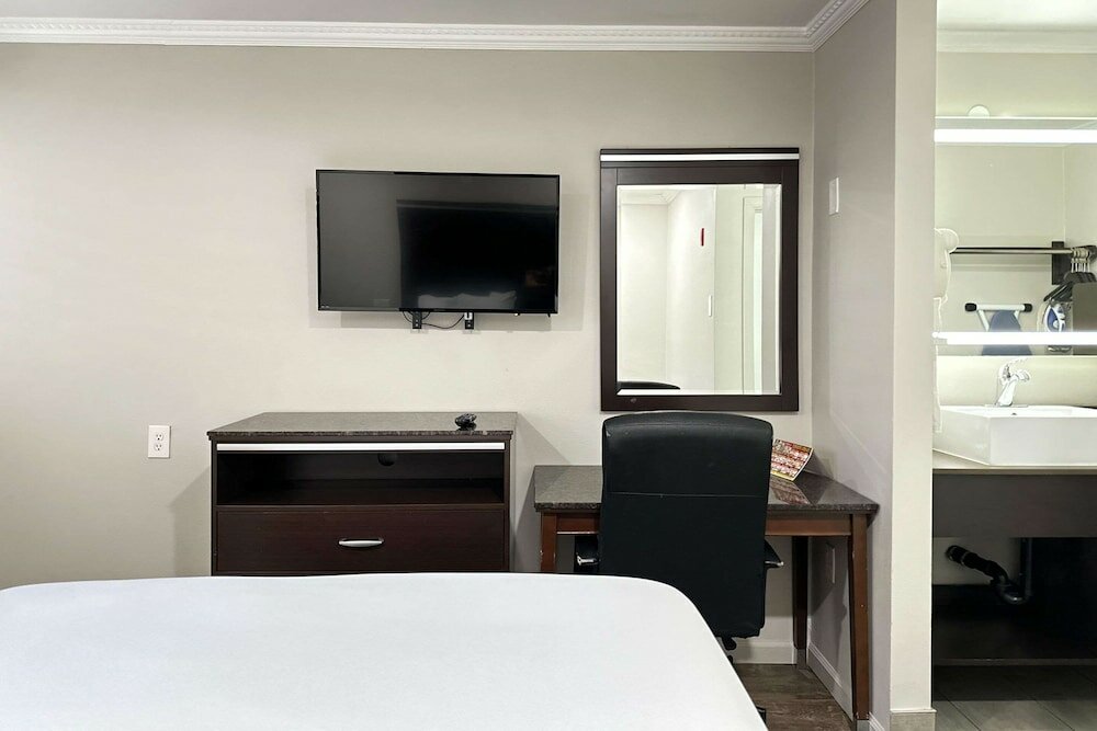 Фото Rodeway Inn Lemon Grove San Diego East