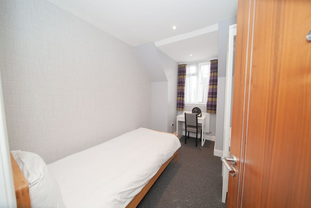 Фото Oyo The Arch, Wembly Stadium