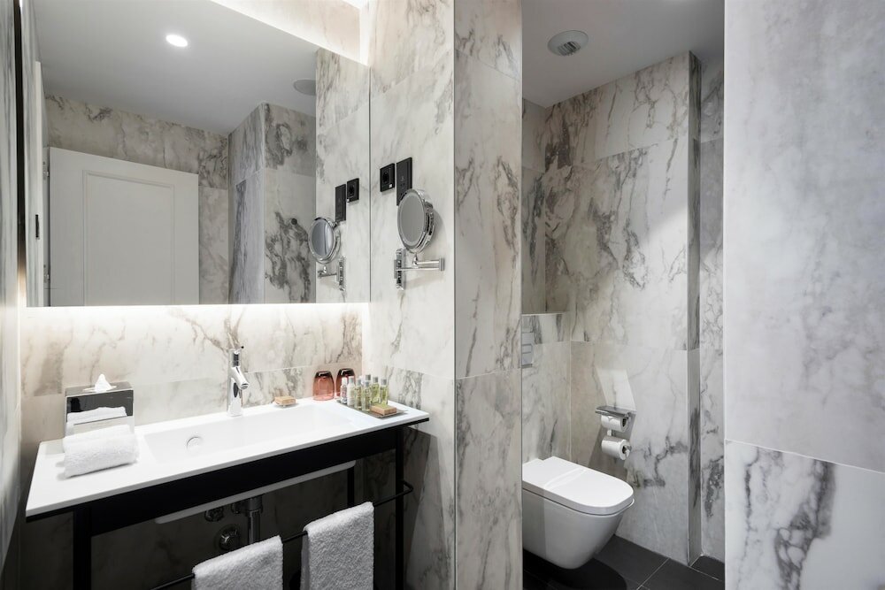 Фото DoubleTree by Hilton Madrid - Prado