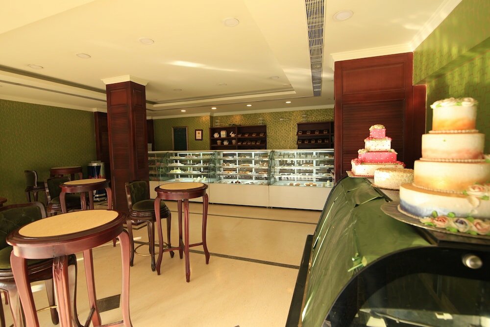 Фото Dynasty Hotel