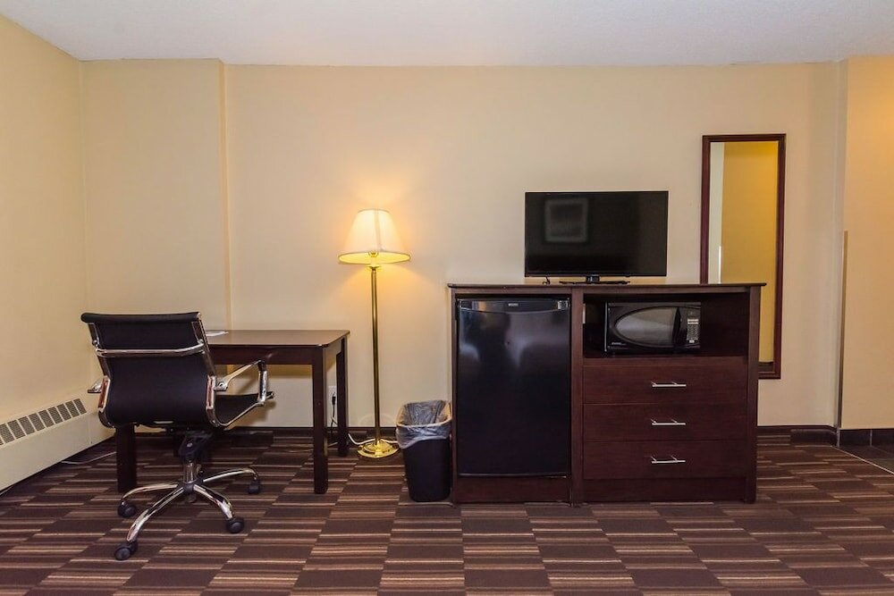 Фото Coliseum Inn