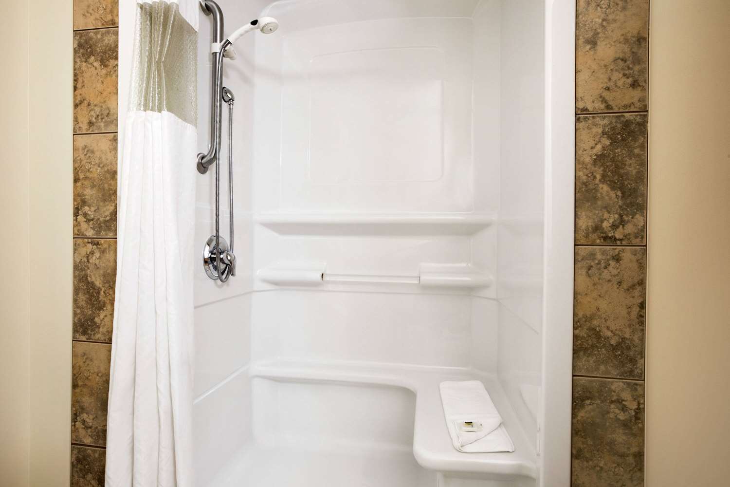 Фото Days Inn by Wyndham Bonnyville