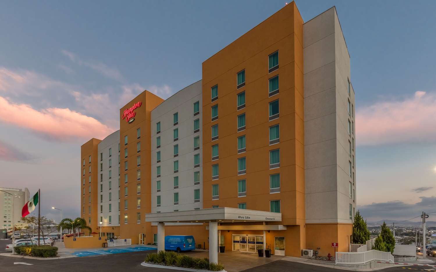 Фото Hampton Inn by Hilton-Queretaro Tecnologico