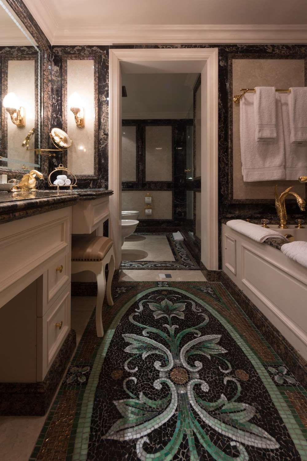 Фото The Bentley London