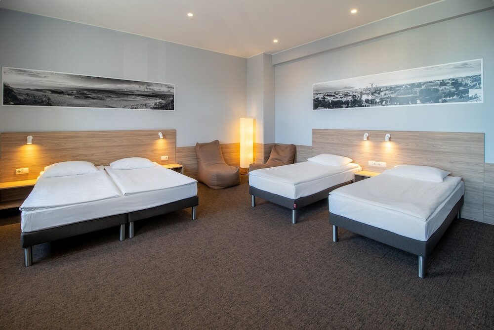 Фото Corner Hotel