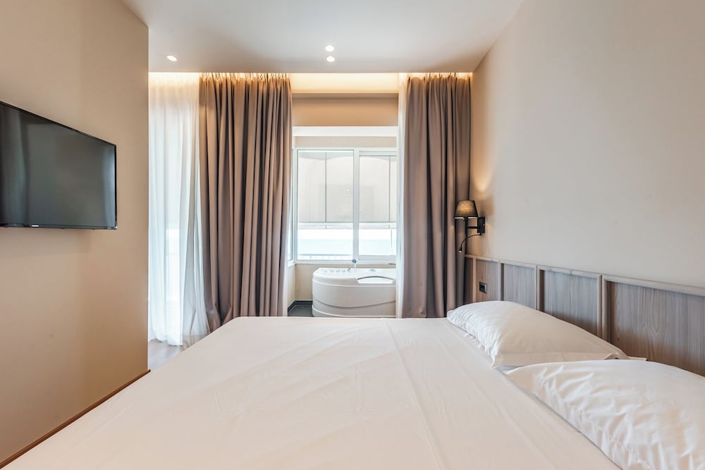 Фото Aragosta Hotel & Restaurant