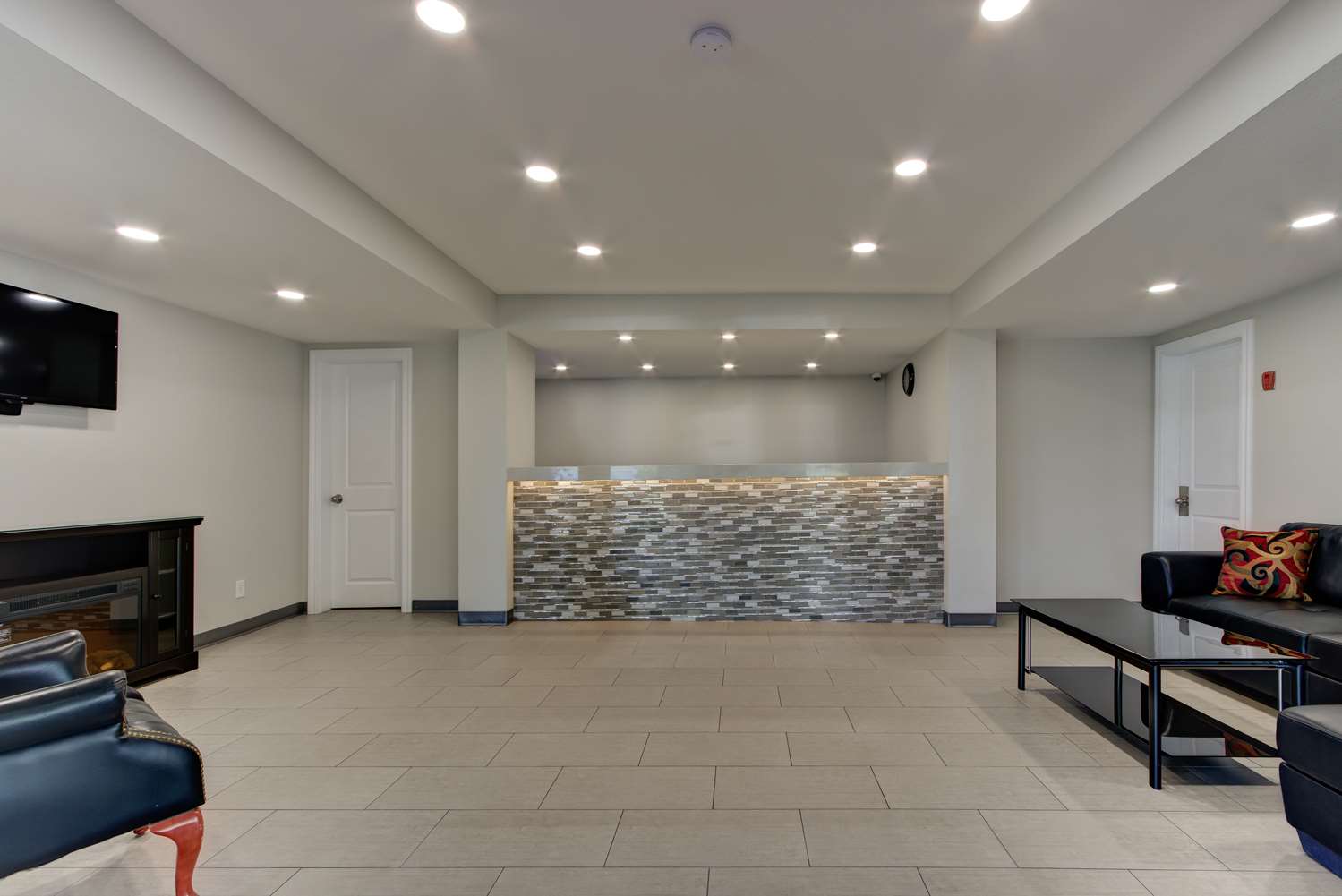 Фото Knights Inn Kamloops