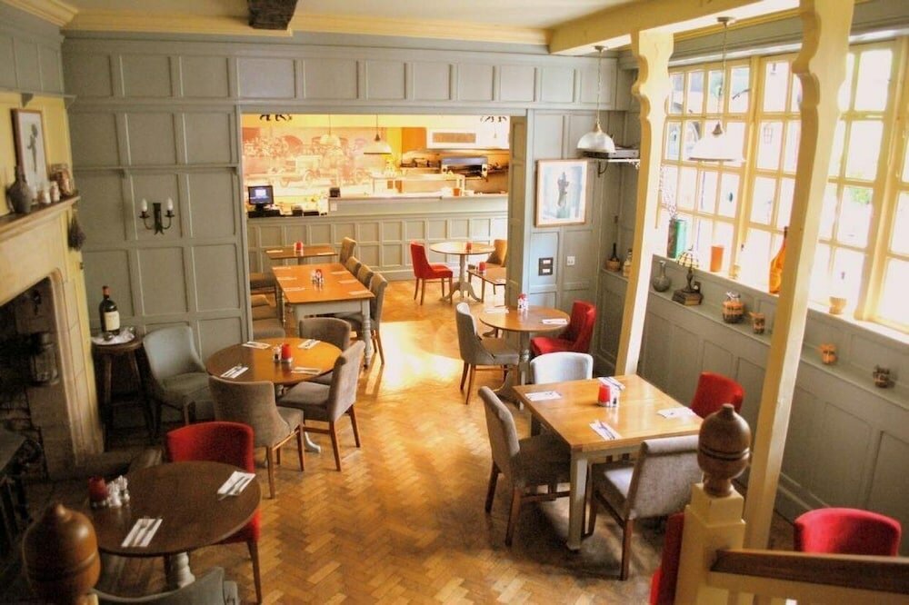 Фото The Bear Hotel