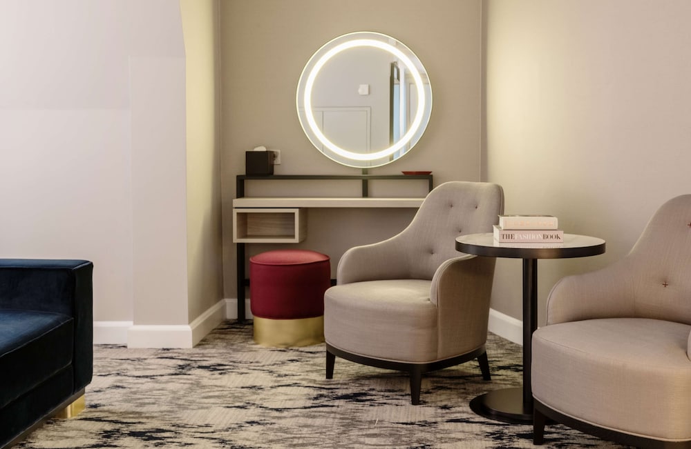 Фото The Trafalgar St. James London, Curio Collection by Hilton