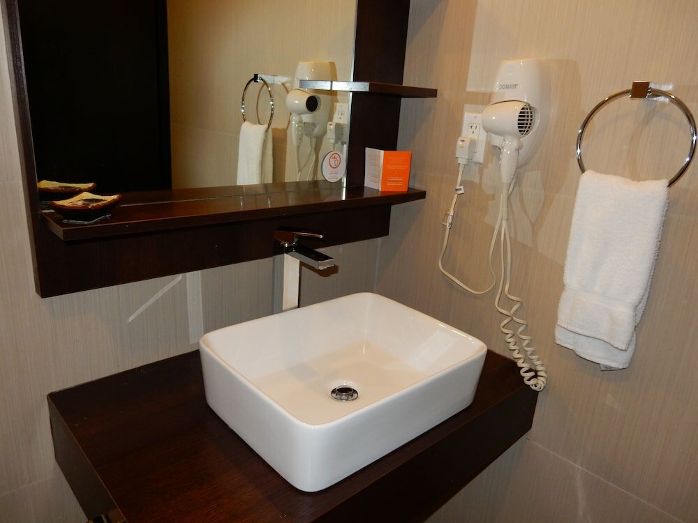 Фото Talk of the Town Hotel and Beach Club