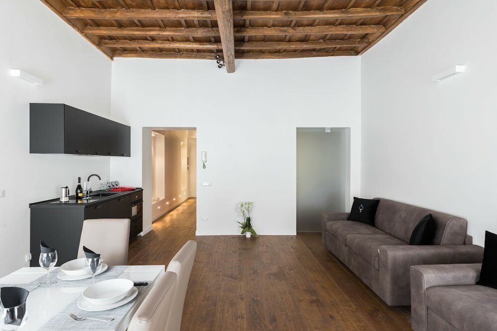 Фото A World Aparts - 104 Frattina