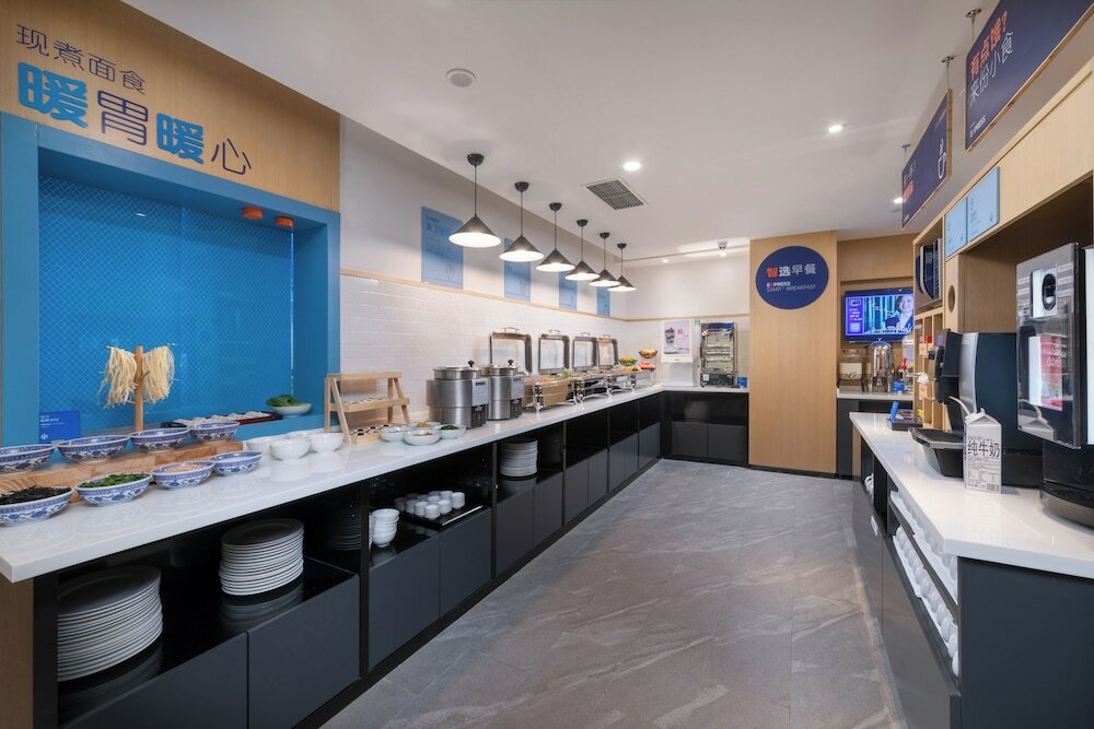 Фото Holiday Inn Express Ningbo City Center