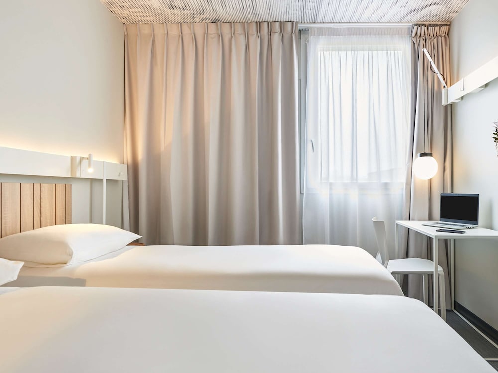 Фото Ibis Clamart Paris Vélizy