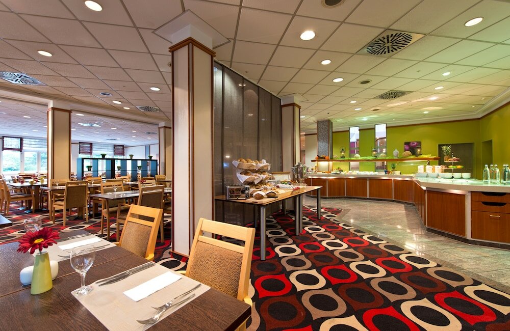 Фото Leonardo Hotel Köln