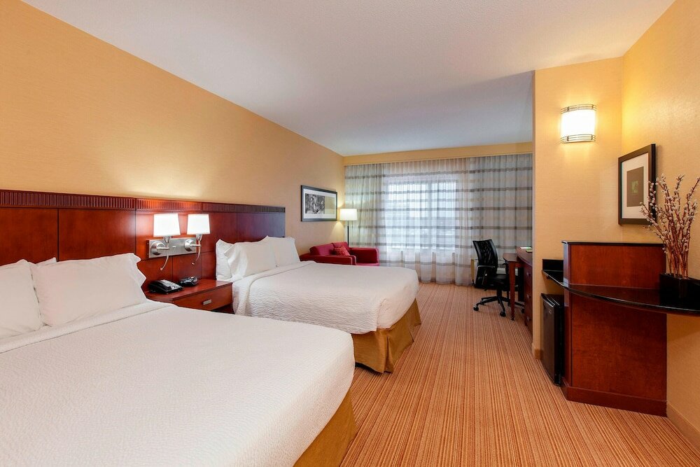 Фото Courtyard by Marriott Chicago O'Hare